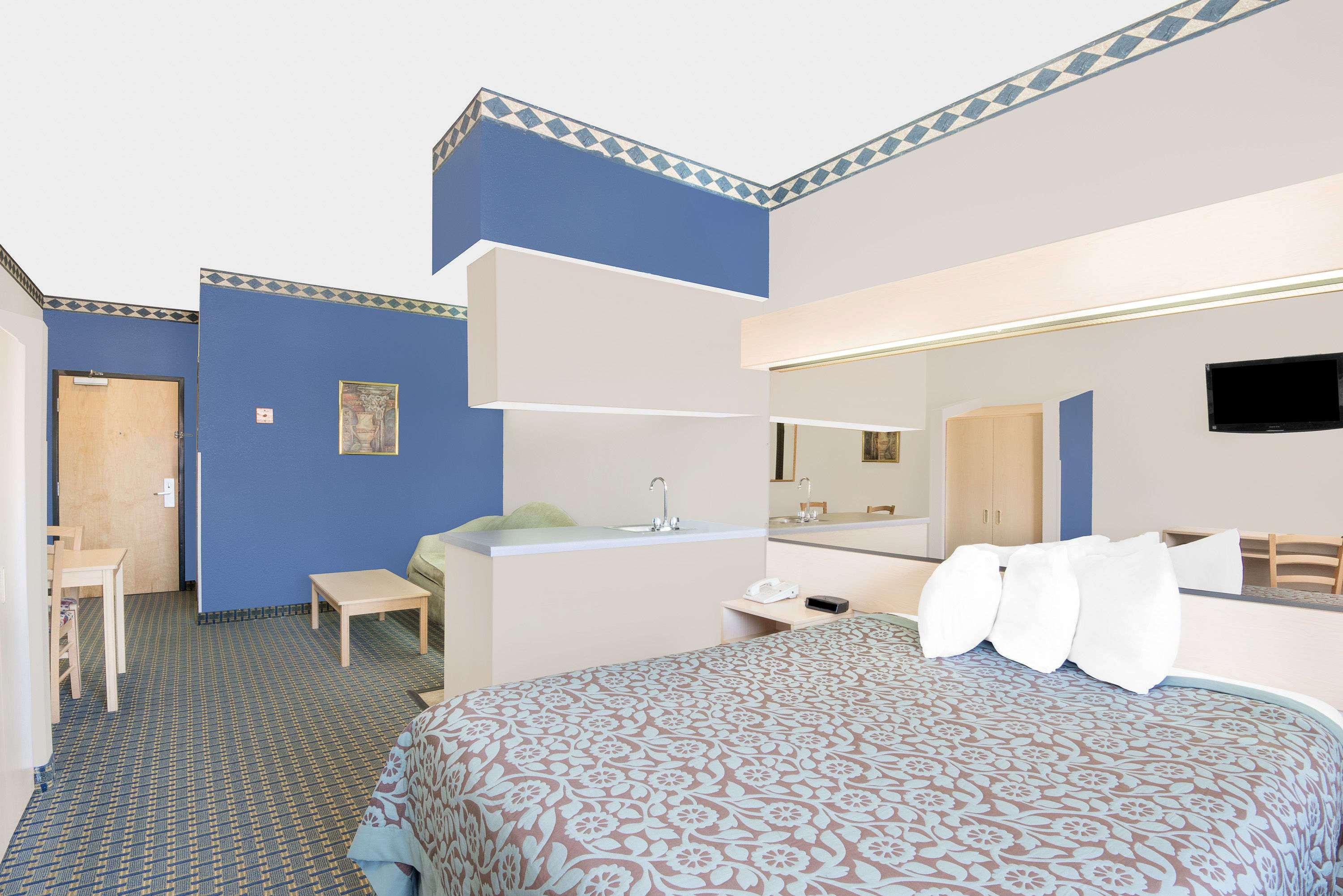 Days Inn & Suites By Wyndham Hutchinson Exteriér fotografie