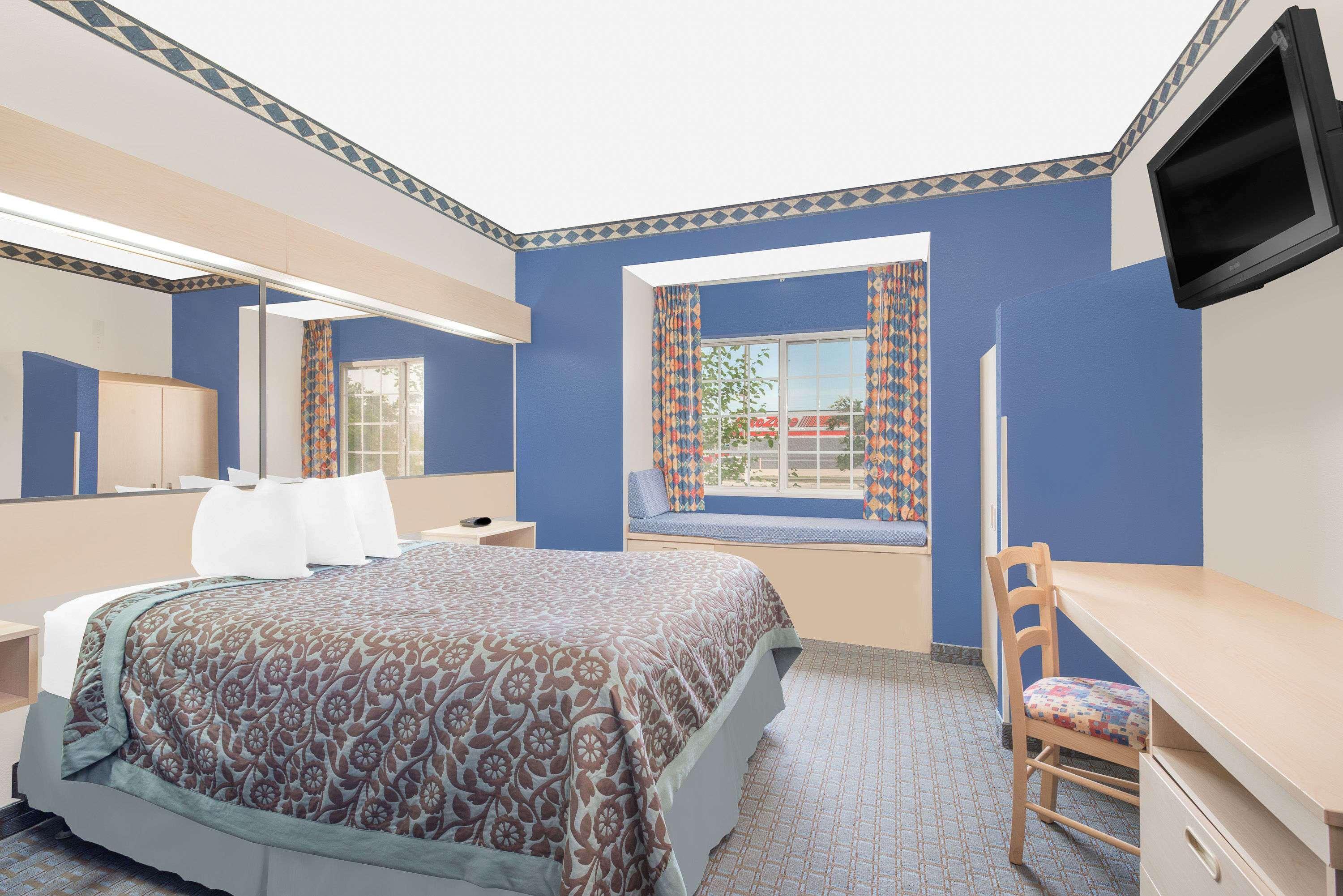 Days Inn & Suites By Wyndham Hutchinson Exteriér fotografie