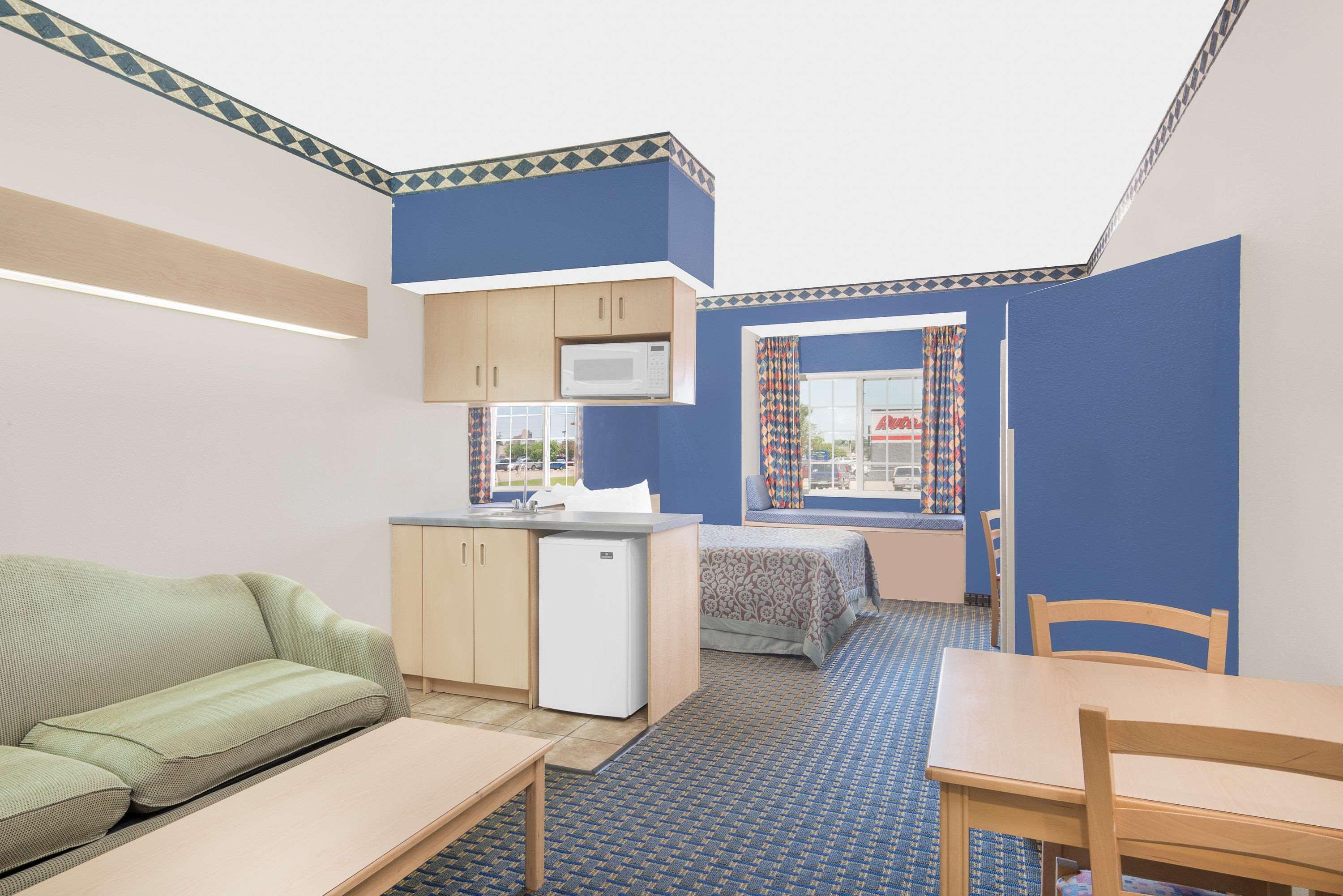 Days Inn & Suites By Wyndham Hutchinson Exteriér fotografie