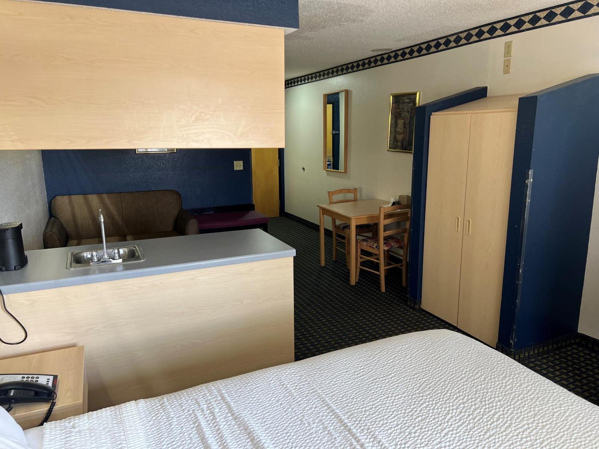 Days Inn & Suites By Wyndham Hutchinson Exteriér fotografie