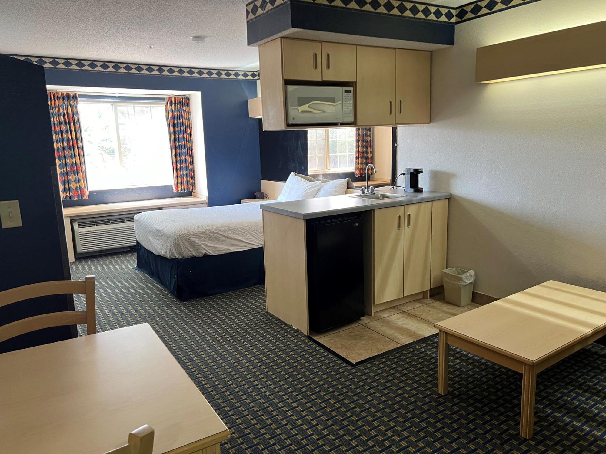 Days Inn & Suites By Wyndham Hutchinson Exteriér fotografie