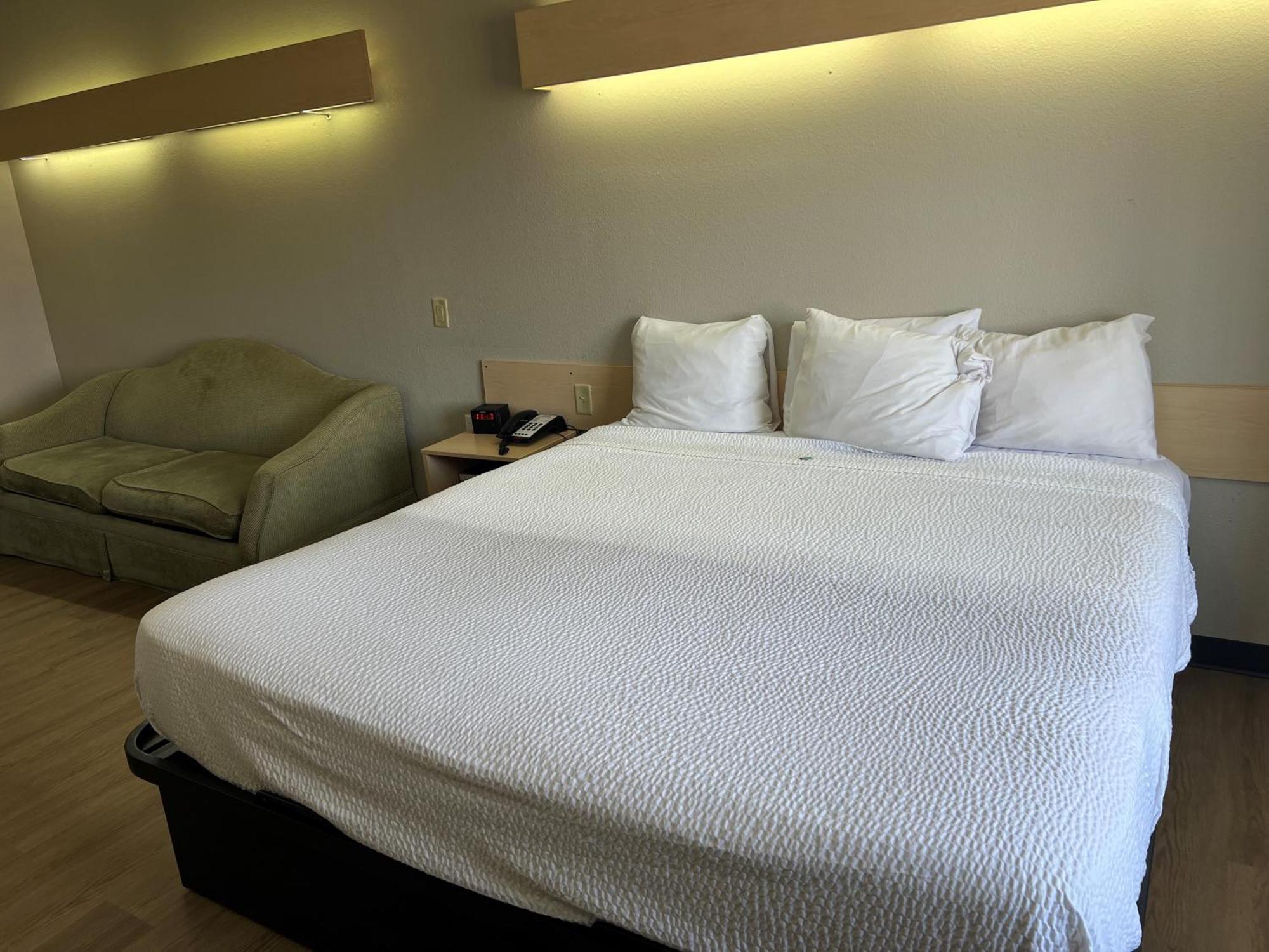 Days Inn & Suites By Wyndham Hutchinson Exteriér fotografie