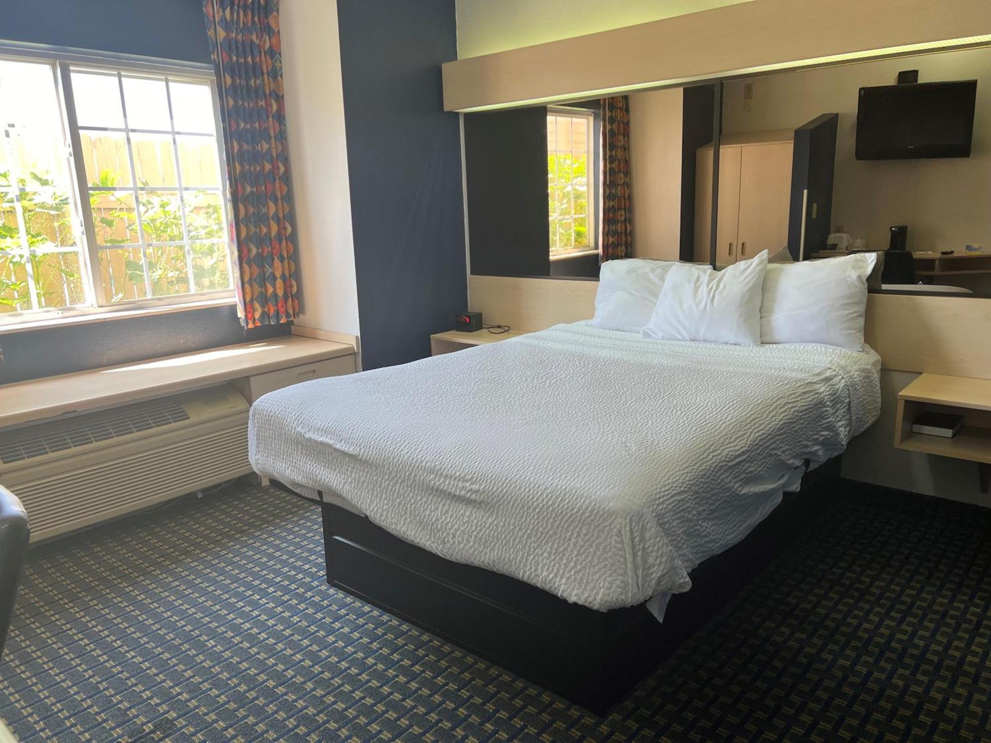 Days Inn & Suites By Wyndham Hutchinson Exteriér fotografie
