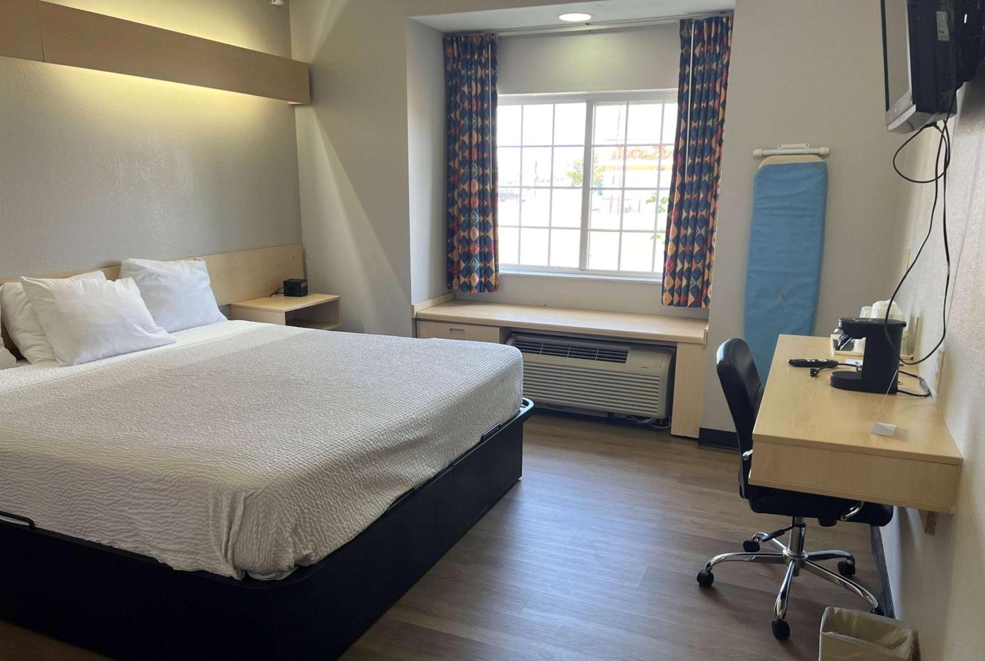 Days Inn & Suites By Wyndham Hutchinson Exteriér fotografie