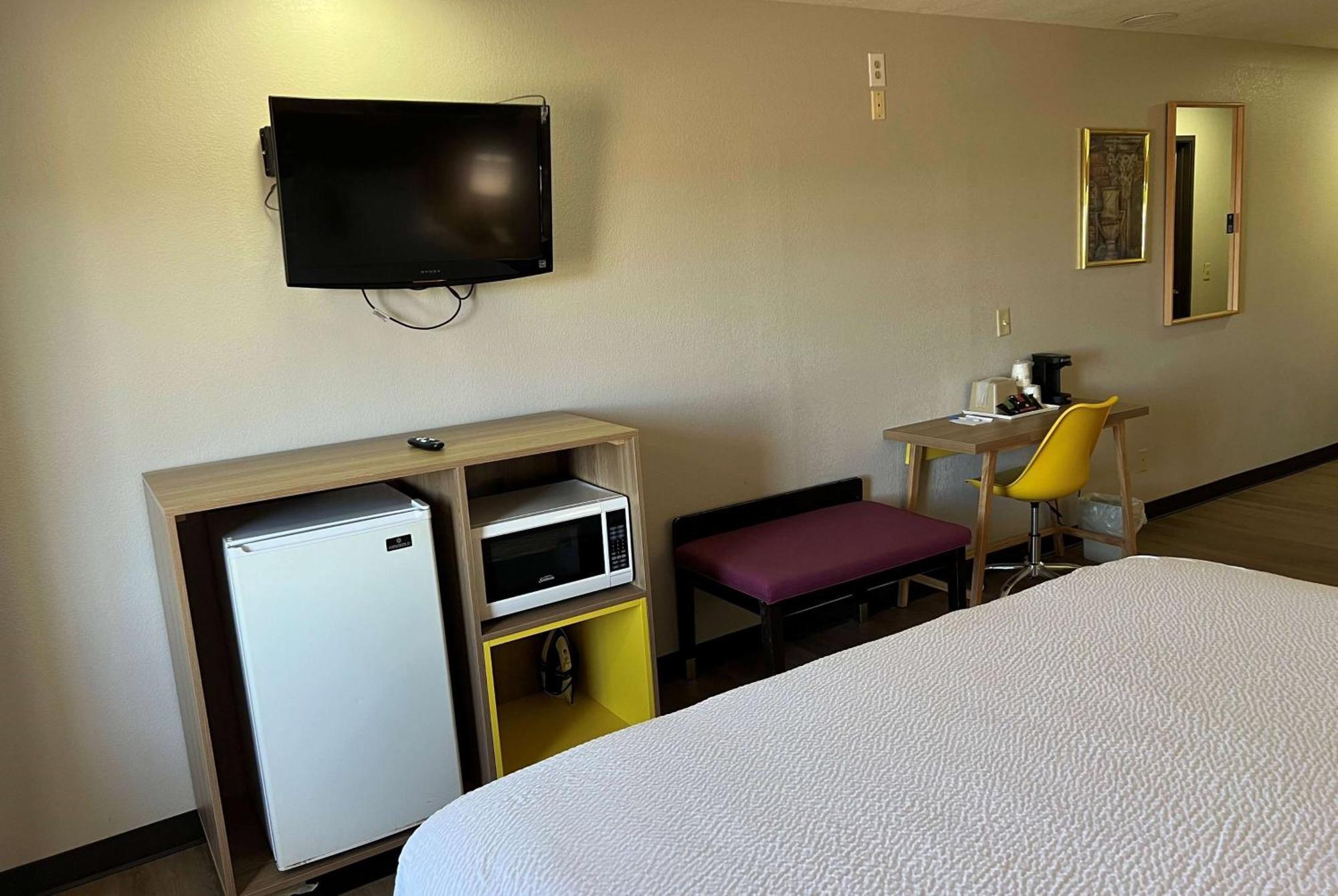 Days Inn & Suites By Wyndham Hutchinson Exteriér fotografie