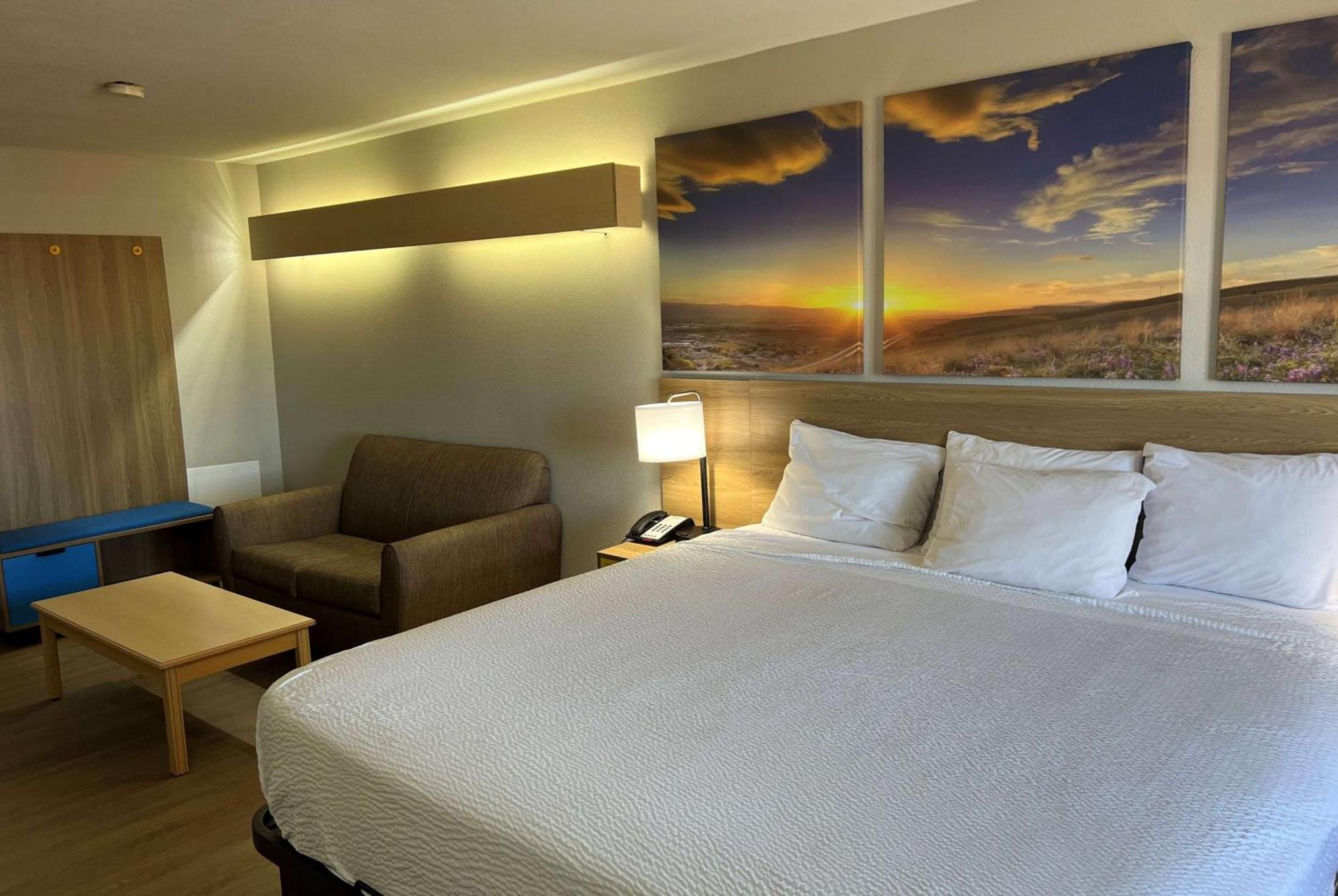 Days Inn & Suites By Wyndham Hutchinson Exteriér fotografie