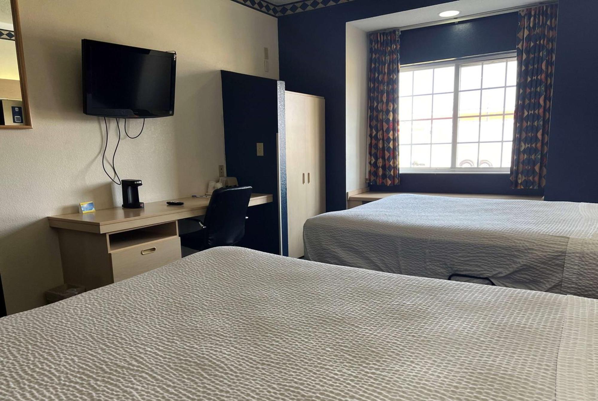 Days Inn & Suites By Wyndham Hutchinson Exteriér fotografie