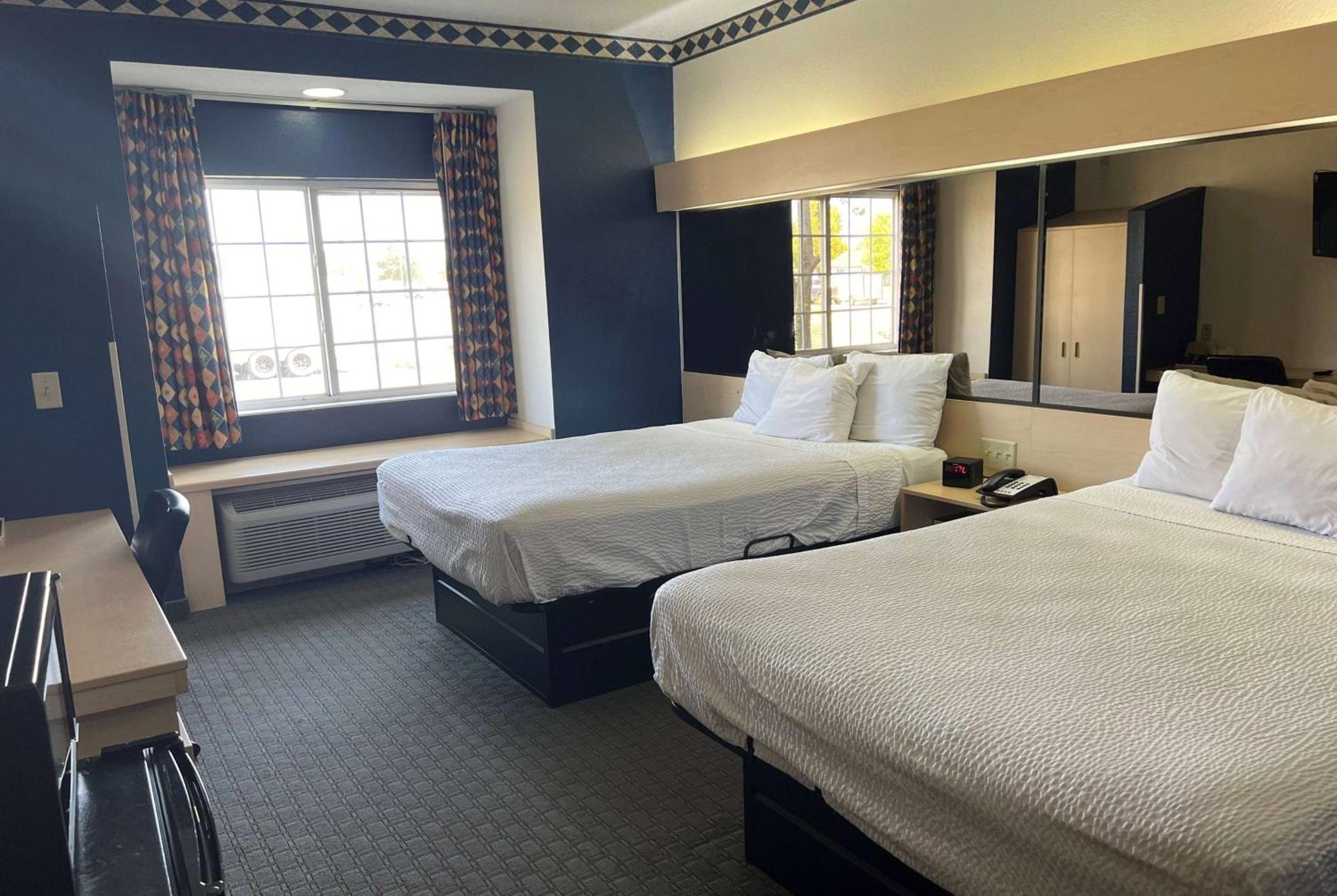 Days Inn & Suites By Wyndham Hutchinson Exteriér fotografie