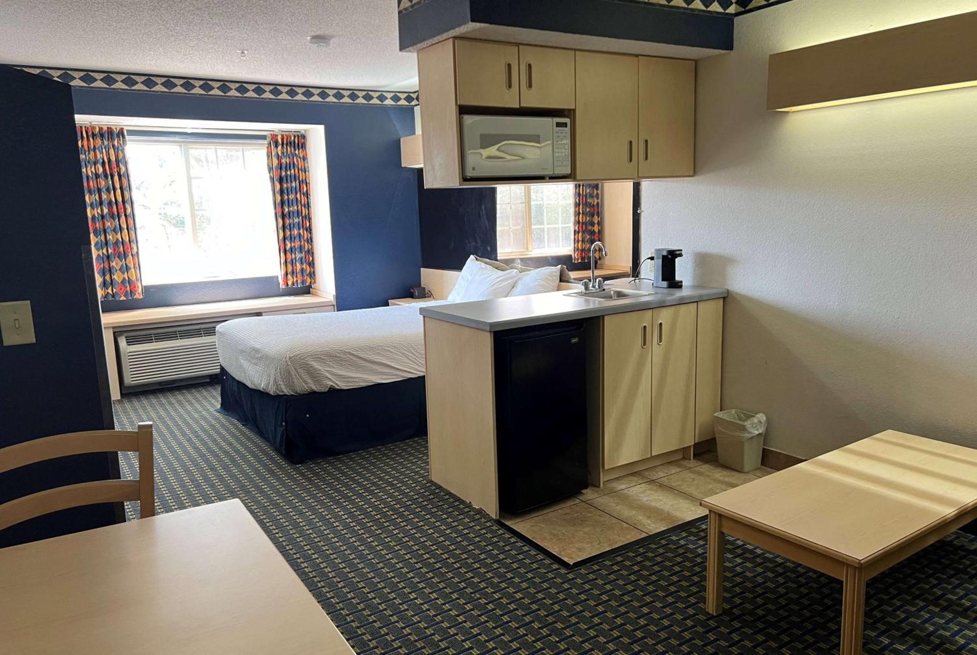 Days Inn & Suites By Wyndham Hutchinson Exteriér fotografie