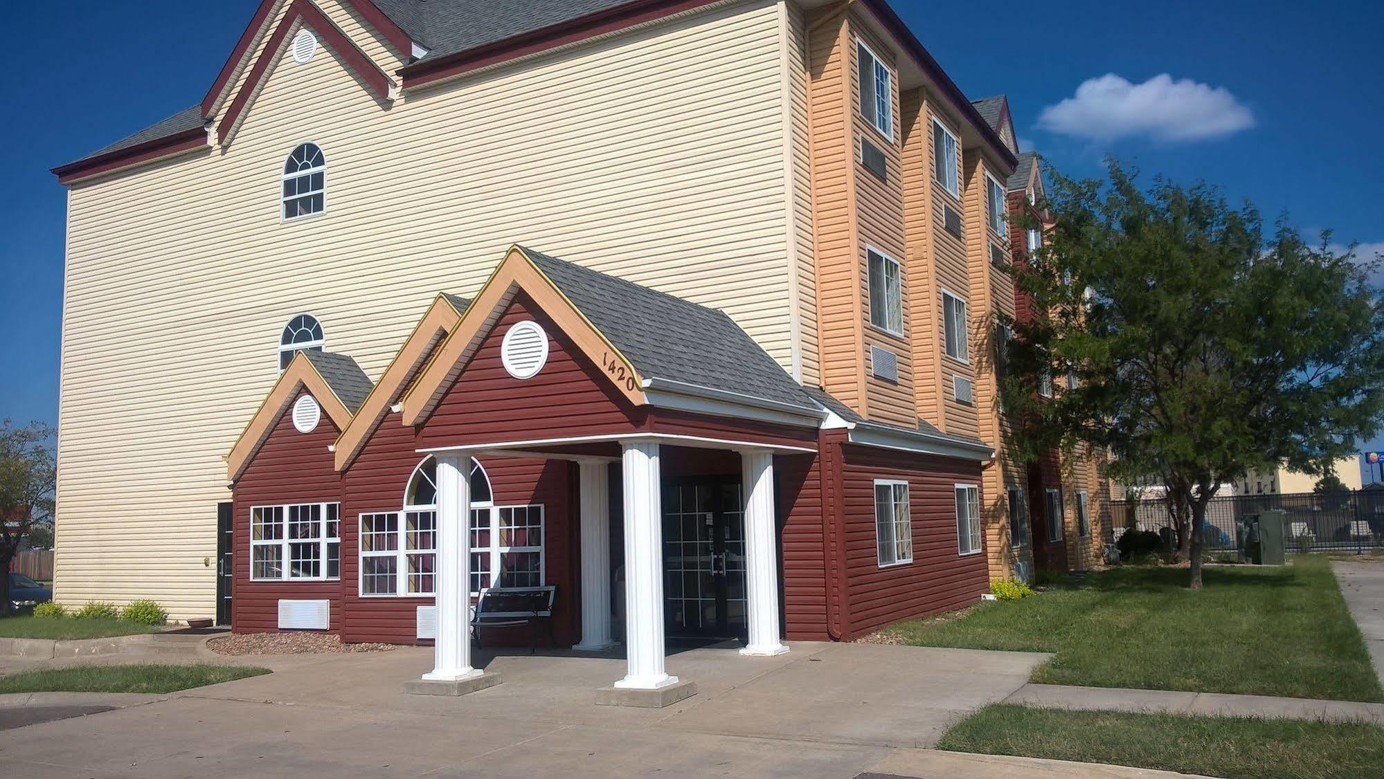 Days Inn & Suites By Wyndham Hutchinson Exteriér fotografie